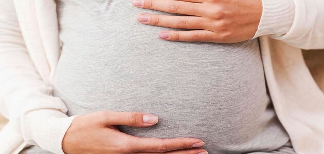 ما سبب تحجر بطن المرأة الحامل